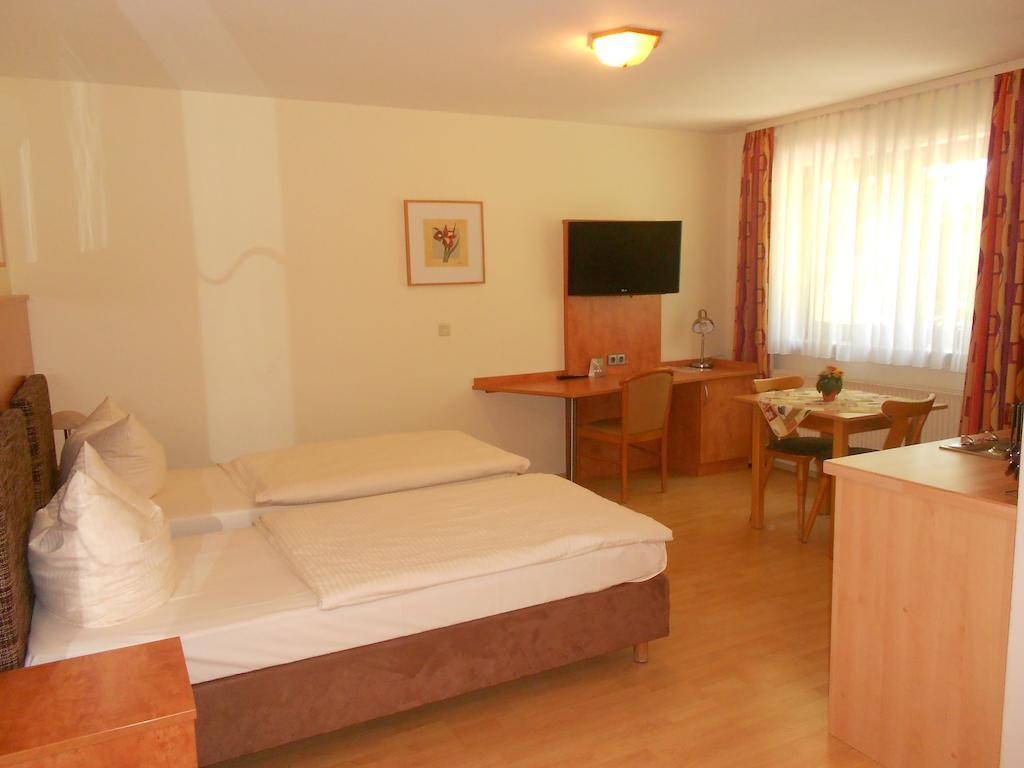 Apartment-Pension Schwalbennest 黑措根奥拉赫 客房 照片