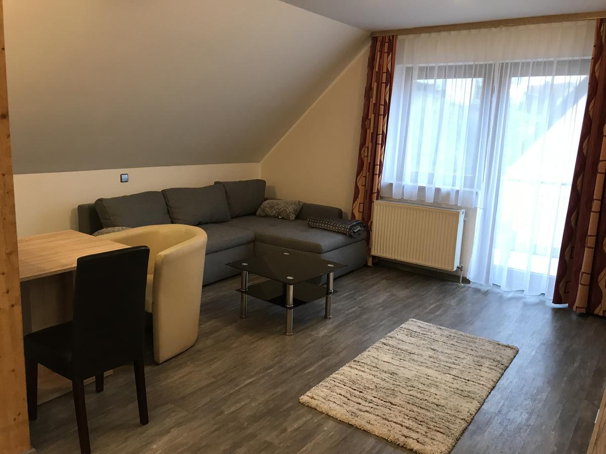 Apartment-Pension Schwalbennest 黑措根奥拉赫 外观 照片
