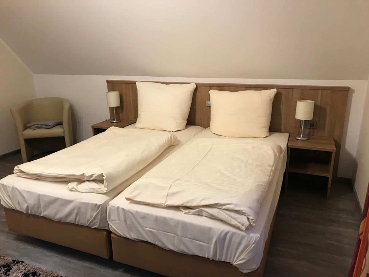 Apartment-Pension Schwalbennest 黑措根奥拉赫 客房 照片