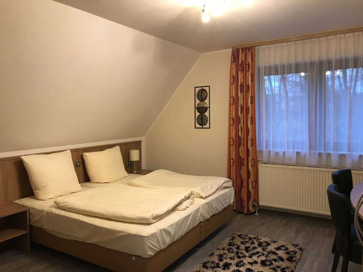Apartment-Pension Schwalbennest 黑措根奥拉赫 客房 照片